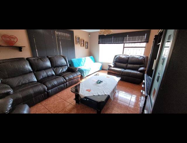 3 BEDROOM HOUSE FOR SALE IN MAYBERRY PARK